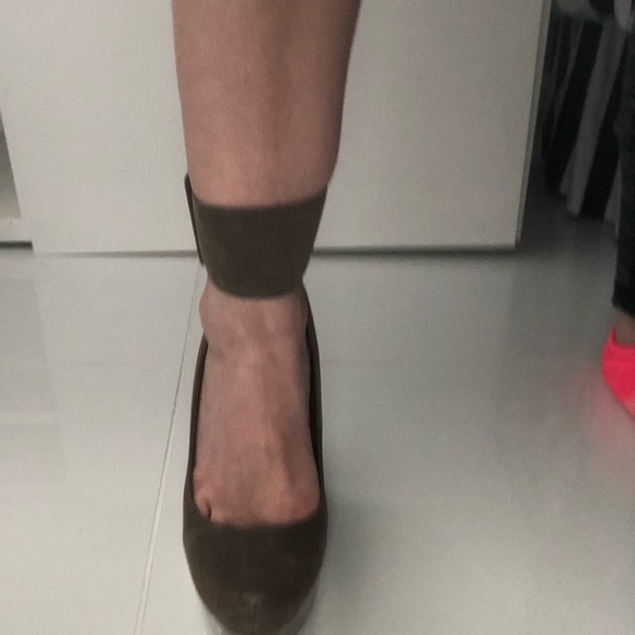 Chunky sexy heels! - Picture 6 of 6